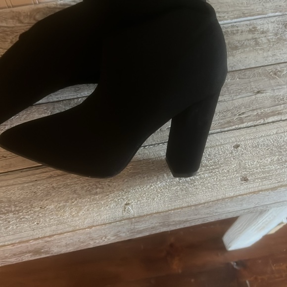 Never worn pull up stretch heeled boots - Picture 2 of 4